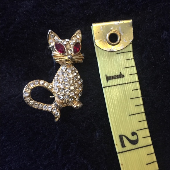 Jewelled Cat Pin - Picture 3 of 3